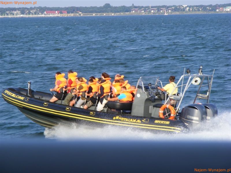 Łódź motorowa typu rib 