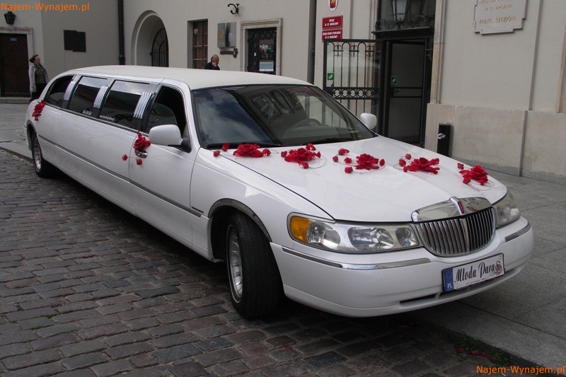 Wynajem luksusowej limuzyny LINCOLN TOWN CAR