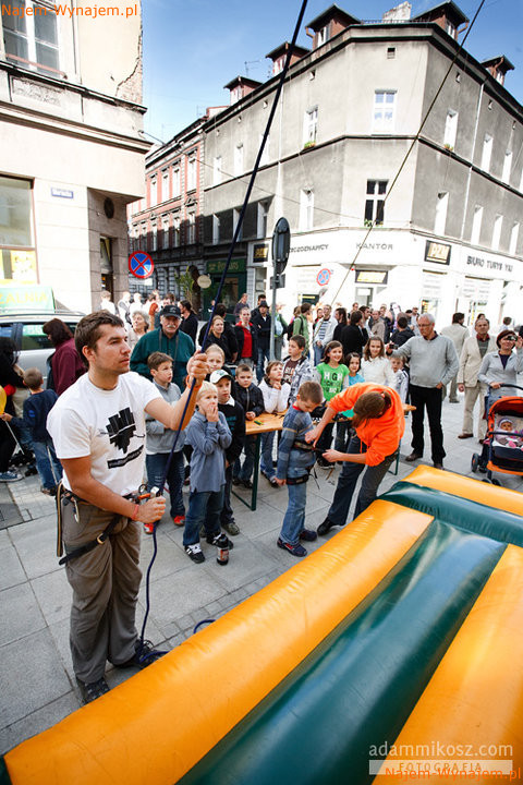 WSPINANIE + ZAWODY - dmuchana ścianka wspinaczkowa