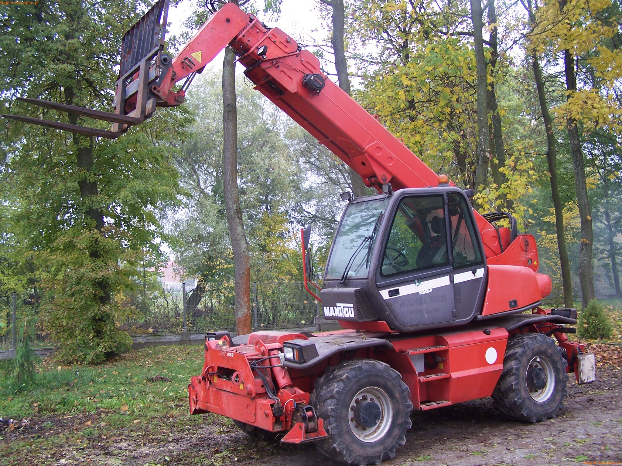 Wynajem obrotowej ładowarki teleskopowej, 18 m, 5 T, osprzęt