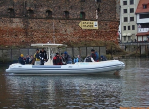 Wielka i ekskluzywna 30-osobowa łódź pneumatyczna.